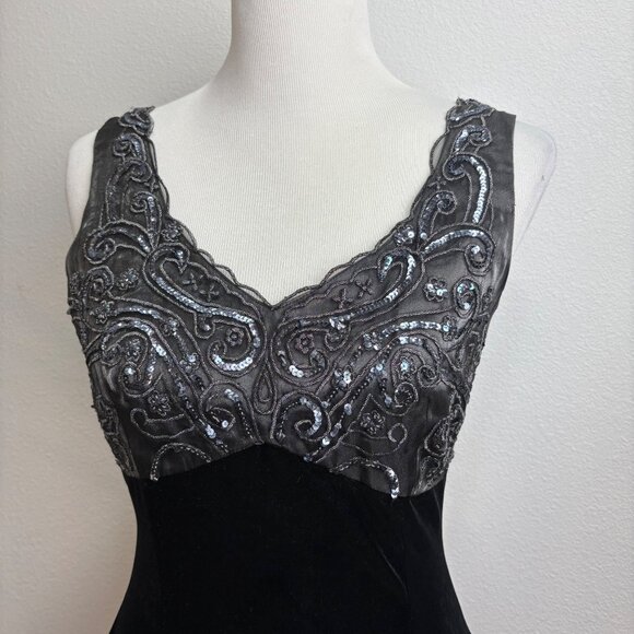 VTG Black Velvet Gown Silver Embellished Sleeveless Evening Dress Sz 6 Glam - Picture 2 of 11